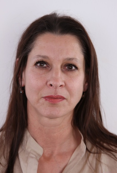 Middle-aged divorcee Alena undresses to pose in the nude to pay the bills