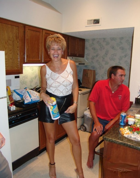 USA swinger Tracy Lick and her gf arrange an evening of drink and sex