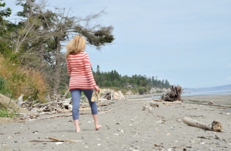 Busty mature woman Tasty Trixie goes barefoot at beach while exposing herself
