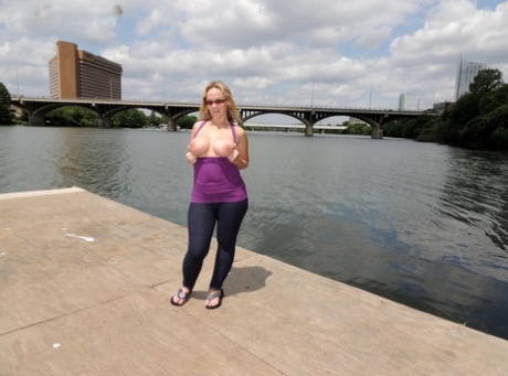 Big assed blonde Dee Siren fists her snatch in a car after public flashing