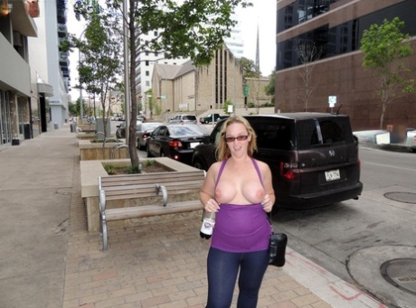 Big assed blonde Dee Siren fists her snatch in a car after public flashing