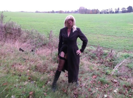 Mature amateur Barby Slut flashes in various British locations