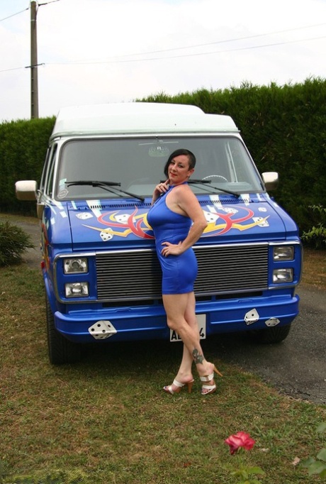 Mature amateur Mary Bitch gets naked inside a B-class van during solo action