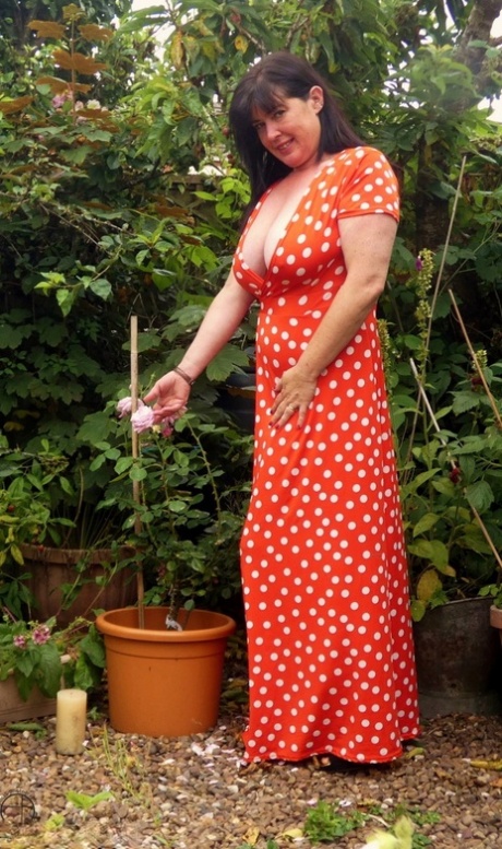 Busty UK lady Juicey Janey displays her full bush while reading a book