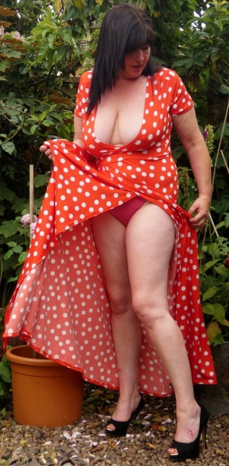 Busty UK lady Juicey Janey displays her full bush while reading a book