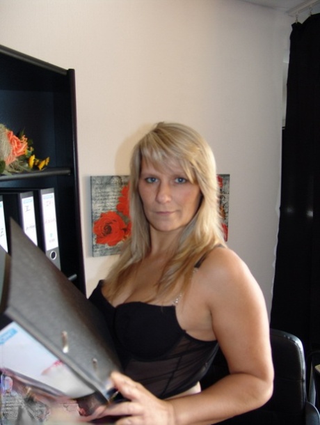 Over 30 blonde secretary Sweet Susi strips off her clothes in her office