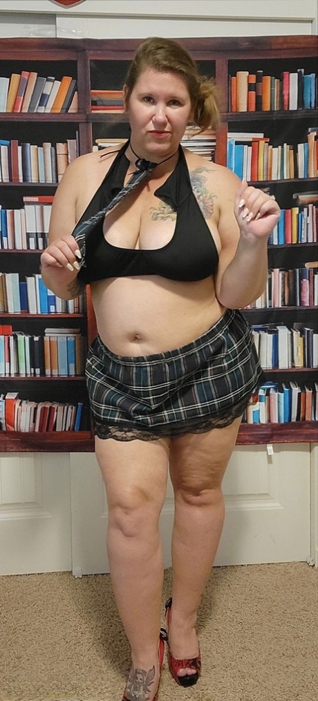 Amateur BBW Busty Kris Ann shows her big boobs before toying her bush