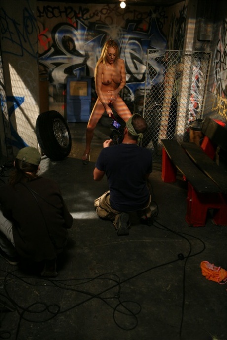 Behind-the-scenes action with Thai pornstar Tera Patrick and girlfriends
