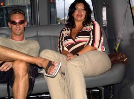 Fantastic amateur cougar Alanisshows her huge naturals in the back seat