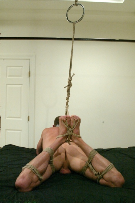 Men In Pain performed by Aiden Starr, Ryder Coxx XXX Photos