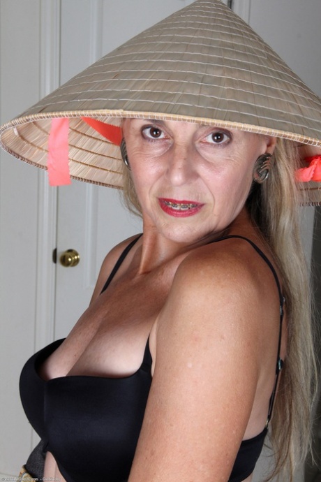 Sexy granny with tiny boobs Sienna unveils her hairy cunt and masturbates