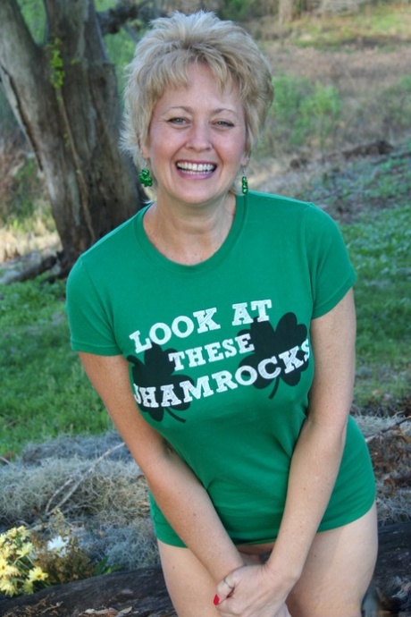 Shameless mature woman Tracy Lick shows her curves & masturbates in nature