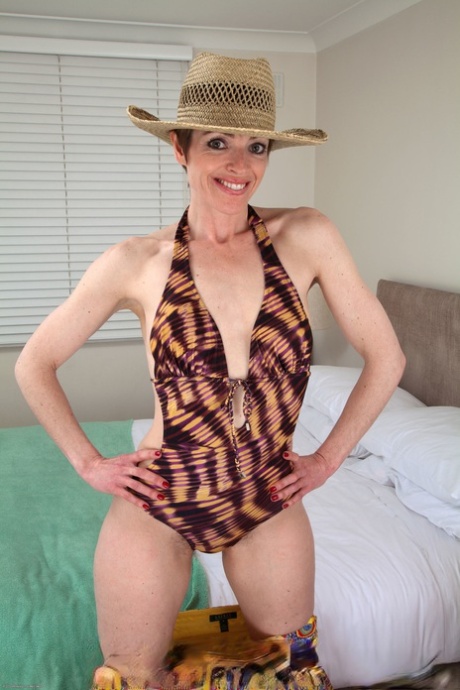 Sexy MILF Maria strips her leopard swimsuit and shows her hairy cunt