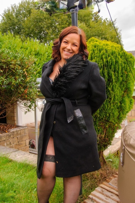 Gorgeous BBW Courtney shows off her great curves and toys with her dildo
