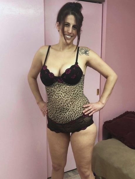 Sexy brunette MILF Lavender Rayne lets out her grand big tits and masturbates