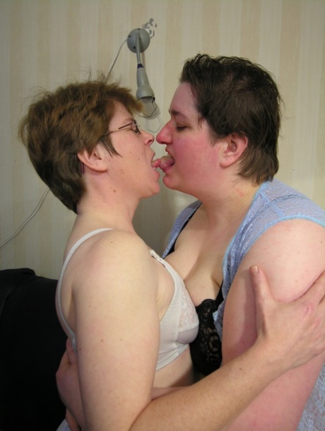 Curvy short haired amateur BBWs Fannie and Pollie having intense sex